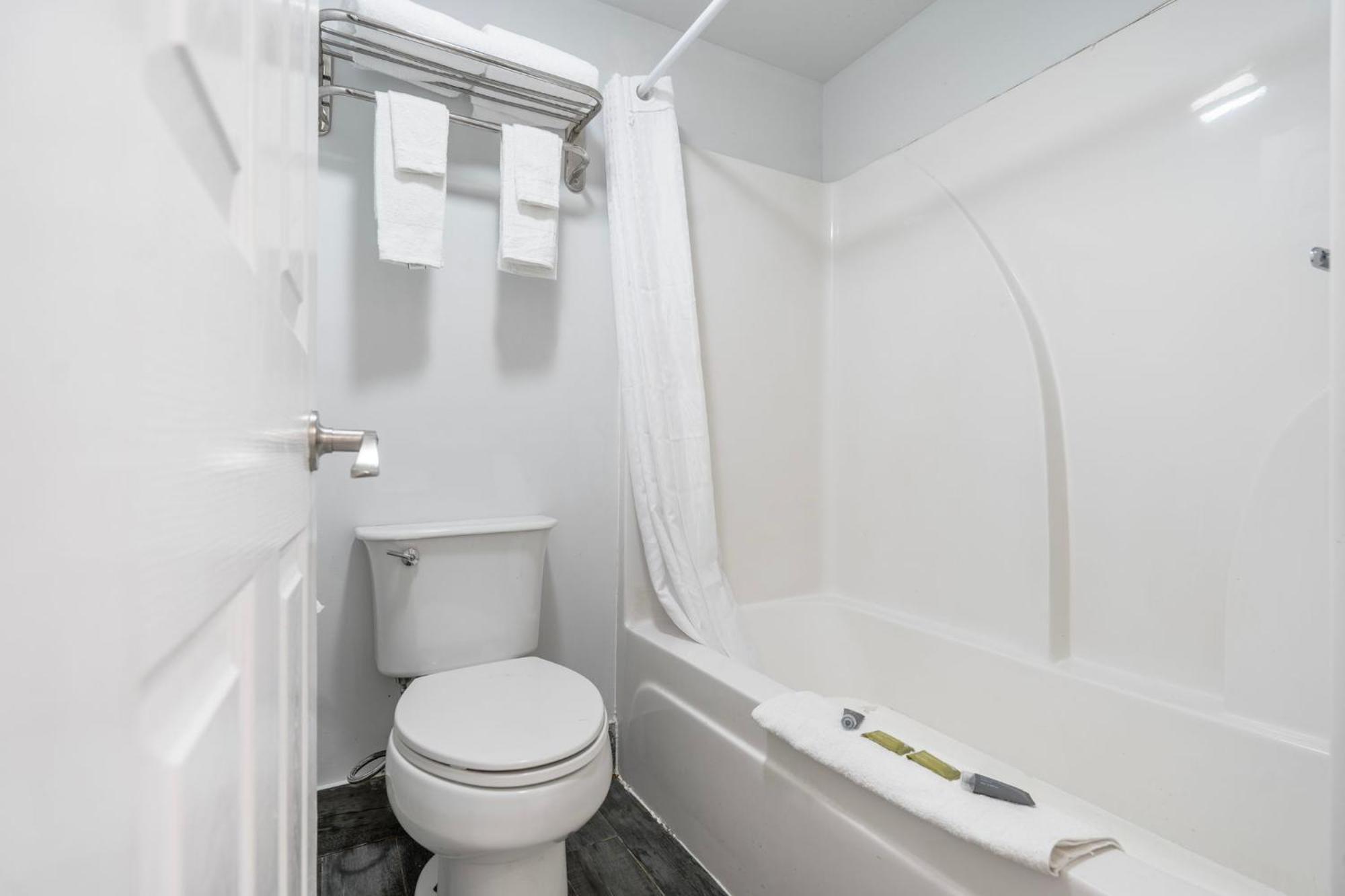Budgetel Inns & Suites Augusta Downtown 706-945-1238 Екстер'єр фото