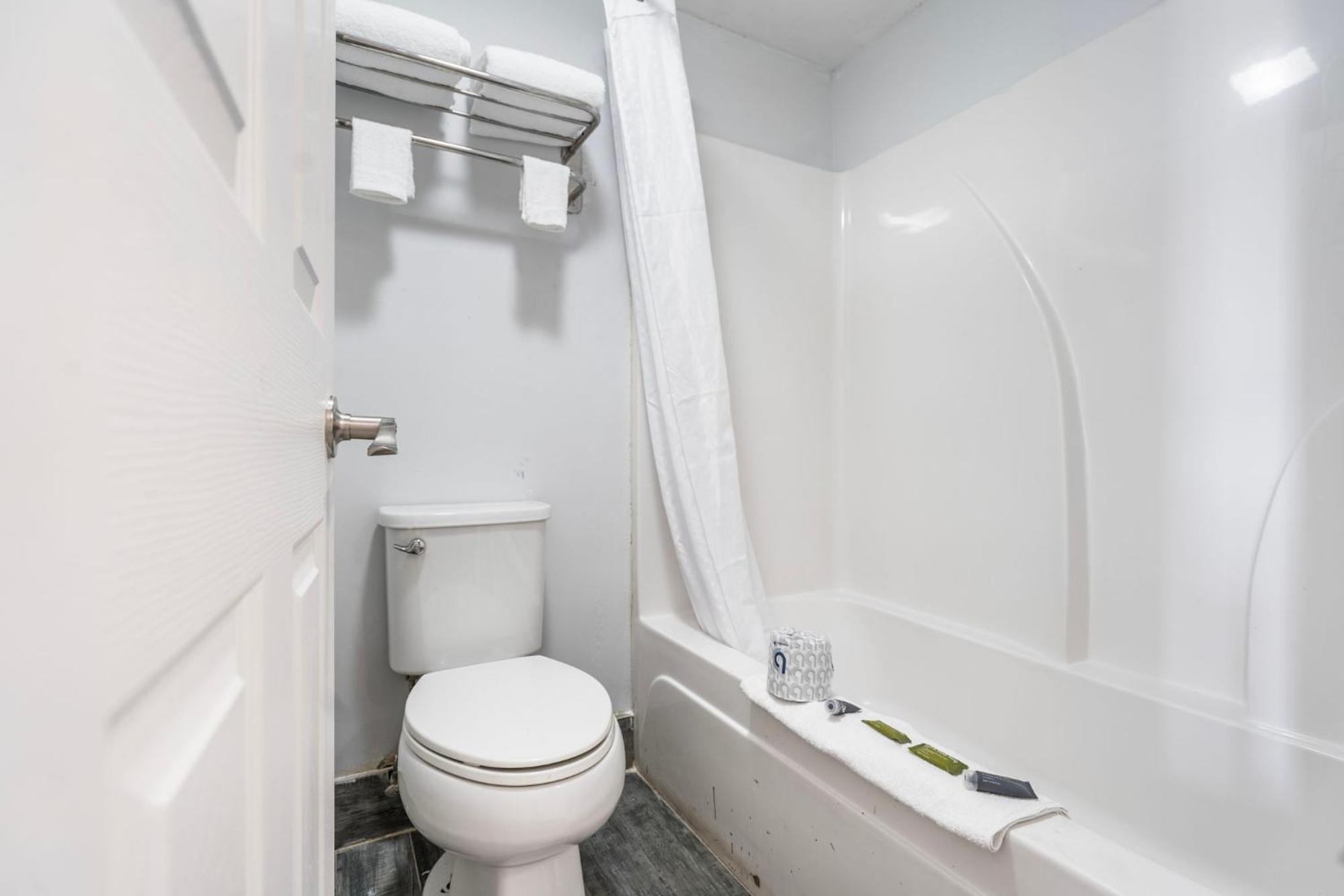 Budgetel Inns & Suites Augusta Downtown 706-945-1238 Екстер'єр фото